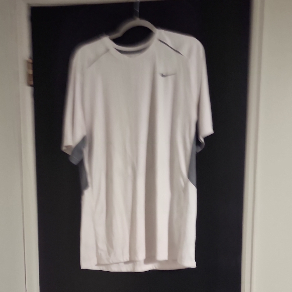 Nike Men's White and Gray Short Sleeve Tee